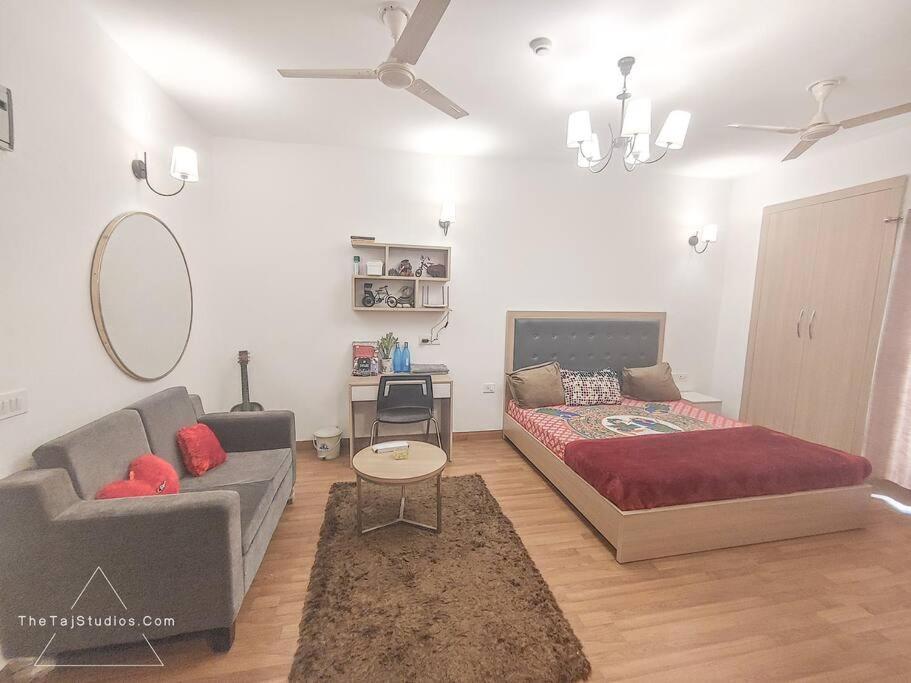Top Luxury & Couple Friendly Stay Gp By Taj Suites & Studios #New Year Party & Stay Noida Exteriér fotografie