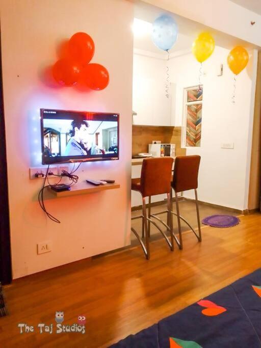 Top Luxury & Couple Friendly Stay Gp By Taj Suites & Studios #New Year Party & Stay Noida Exteriér fotografie