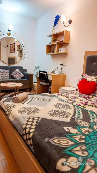Top Luxury & Couple Friendly Stay Gp By Taj Suites & Studios #New Year Party & Stay Noida Exteriér fotografie