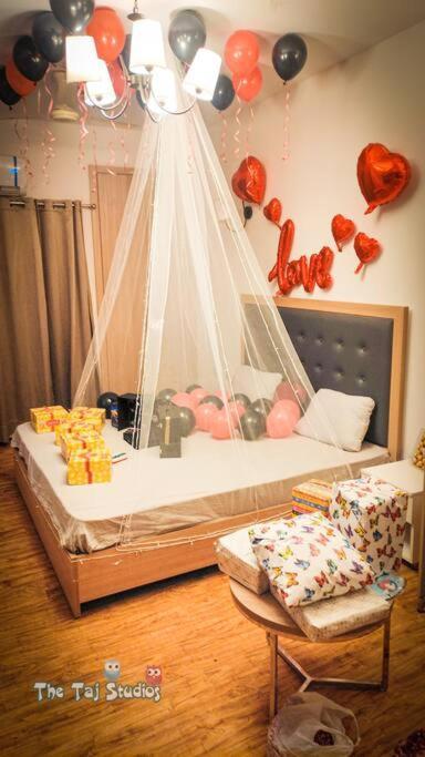 Top Luxury & Couple Friendly Stay Gp By Taj Suites & Studios #New Year Party & Stay Noida Exteriér fotografie
