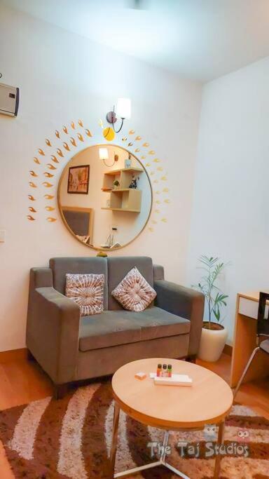 Top Luxury & Couple Friendly Stay Gp By Taj Suites & Studios #New Year Party & Stay Noida Exteriér fotografie
