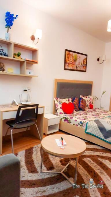 Top Luxury & Couple Friendly Stay Gp By Taj Suites & Studios #New Year Party & Stay Noida Exteriér fotografie