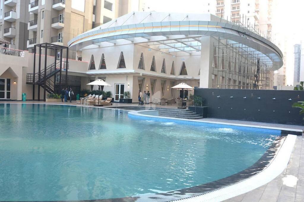 Top Luxury & Couple Friendly Stay Gp By Taj Suites & Studios #New Year Party & Stay Noida Exteriér fotografie