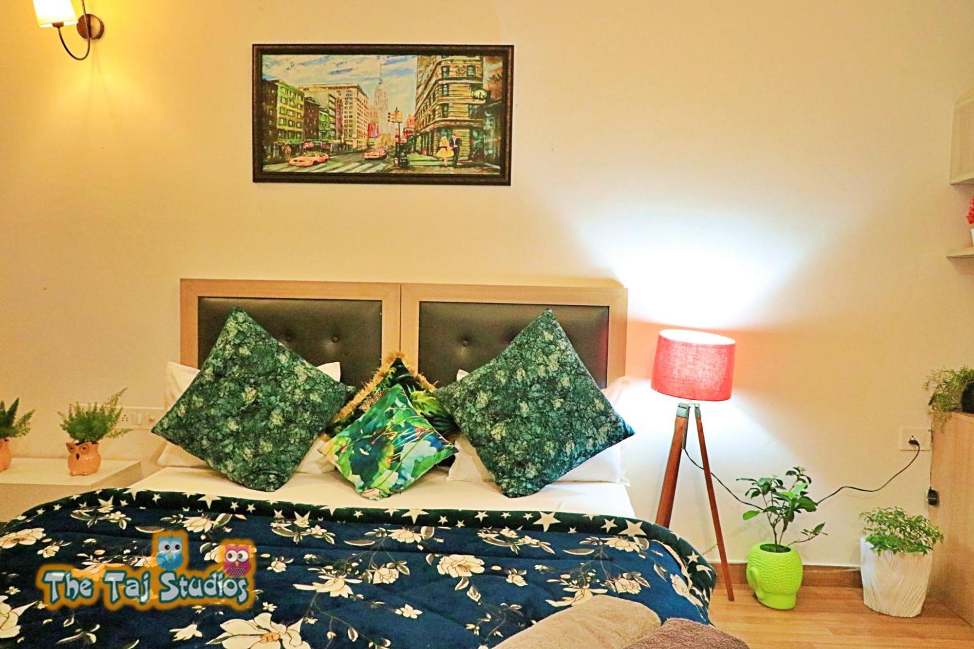 Top Luxury & Couple Friendly Stay Gp By Taj Suites & Studios #New Year Party & Stay Noida Exteriér fotografie