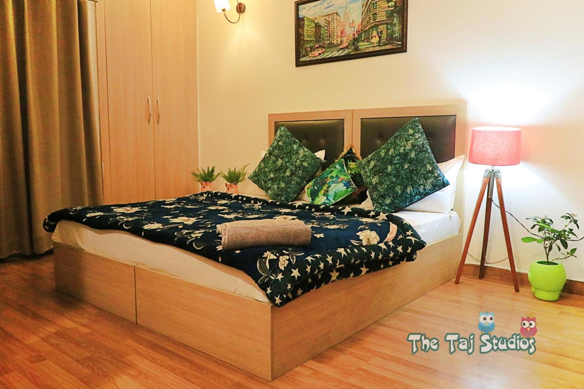 Top Luxury & Couple Friendly Stay Gp By Taj Suites & Studios #New Year Party & Stay Noida Exteriér fotografie