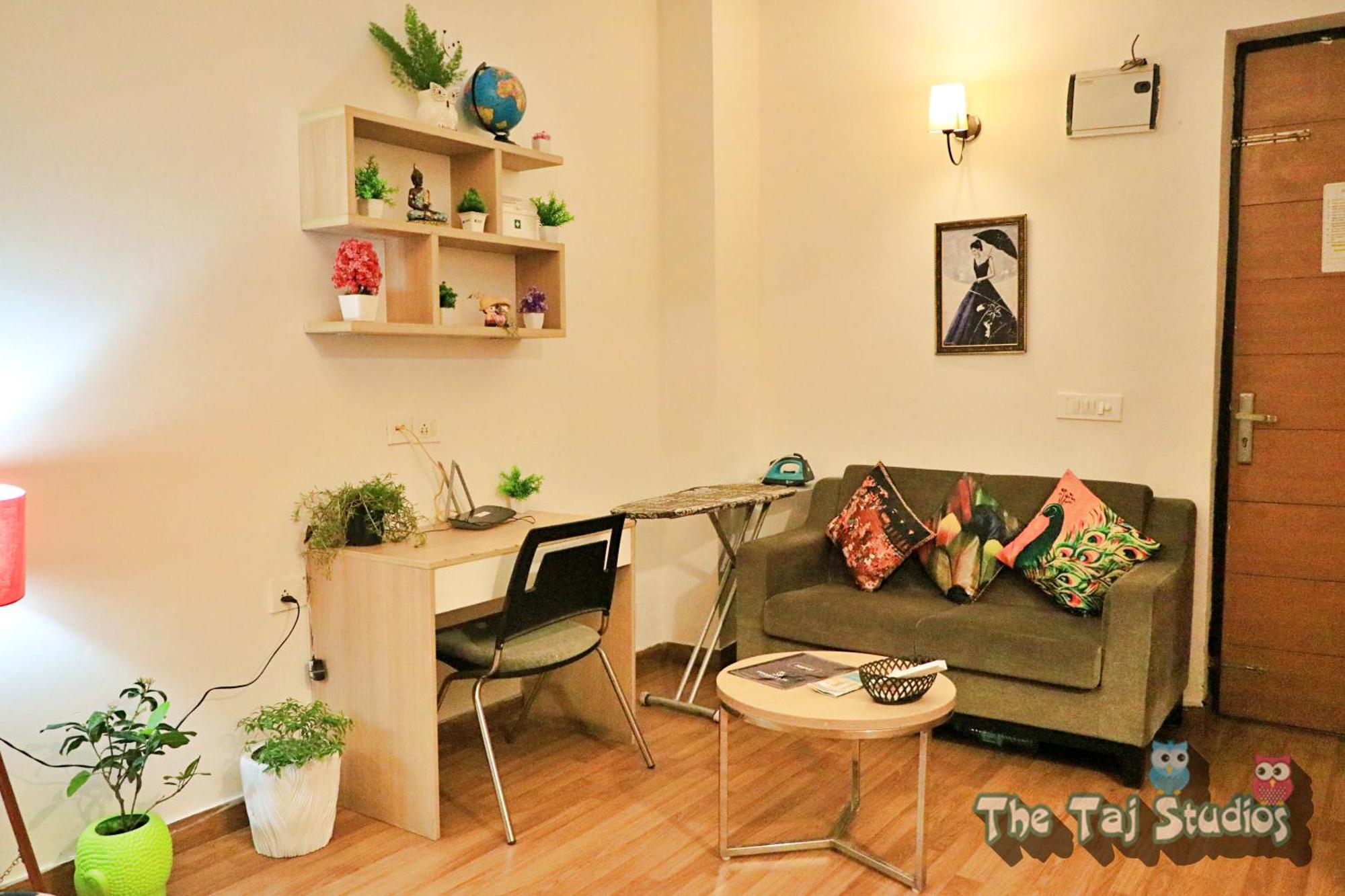 Top Luxury & Couple Friendly Stay Gp By Taj Suites & Studios #New Year Party & Stay Noida Exteriér fotografie