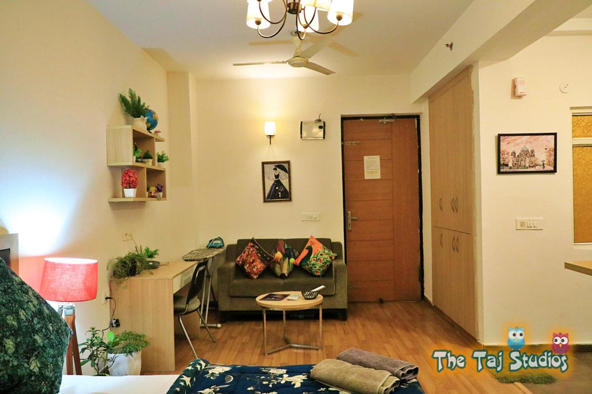 Top Luxury & Couple Friendly Stay Gp By Taj Suites & Studios #New Year Party & Stay Noida Exteriér fotografie