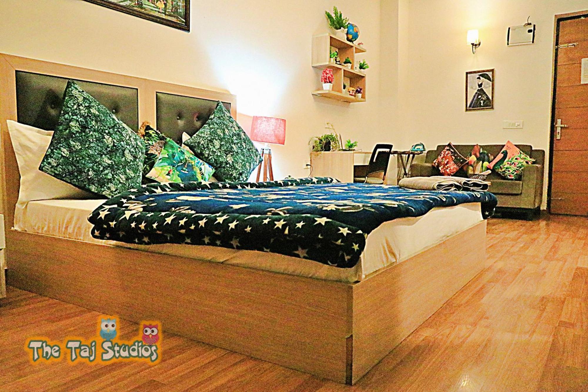 Top Luxury & Couple Friendly Stay Gp By Taj Suites & Studios #New Year Party & Stay Noida Exteriér fotografie